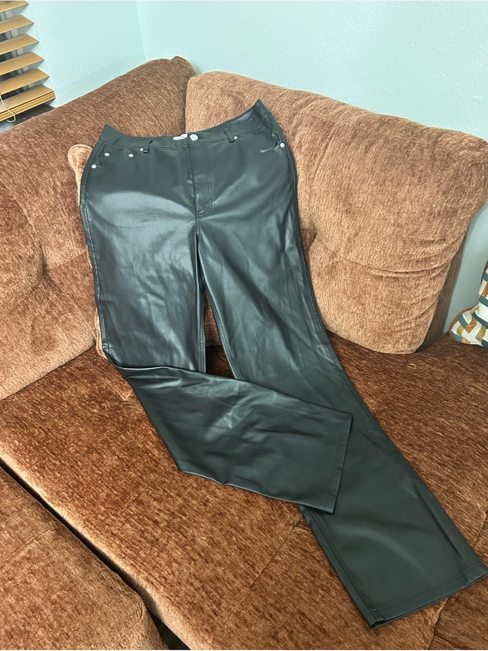 Zara Black Faux Leather Women’s Jeans - Sleek Stretch Fit. Size 8